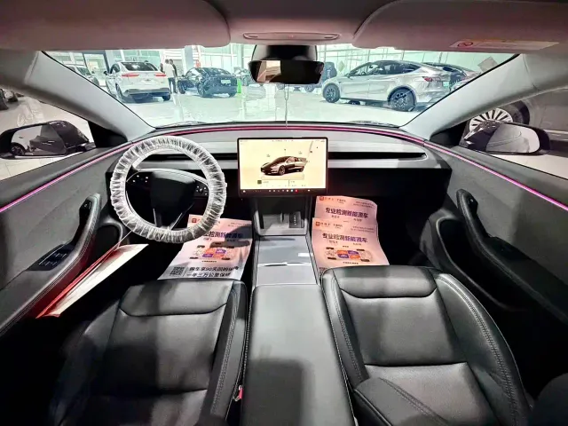 Tesla Model 3 — Фото автомобиля 5