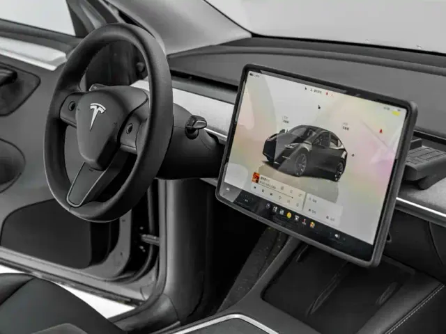Tesla Model Y — Фото автомобиля 17