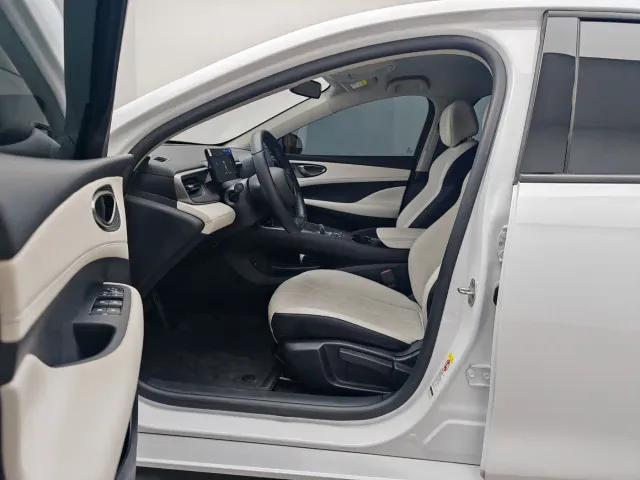 BYD Seal 05 DM-i — Фото автомобиля 14