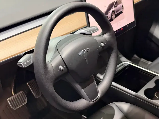 Tesla Model Y — Фото автомобиля 4