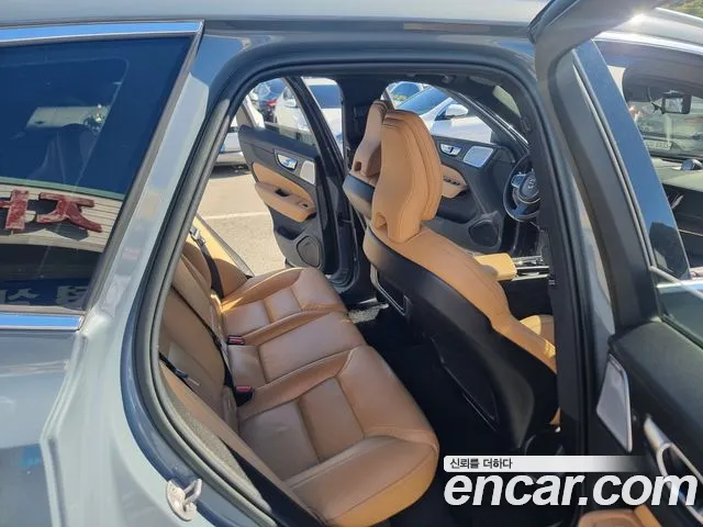 Volvo XC60 2nd Gen — Фото автомобиля 12