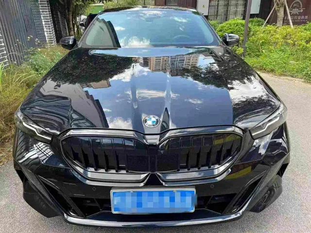 BMW 5 Series — Фото автомобиля 2