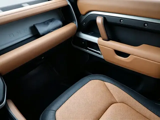 Land Rover Defender — Фото автомобиля 17