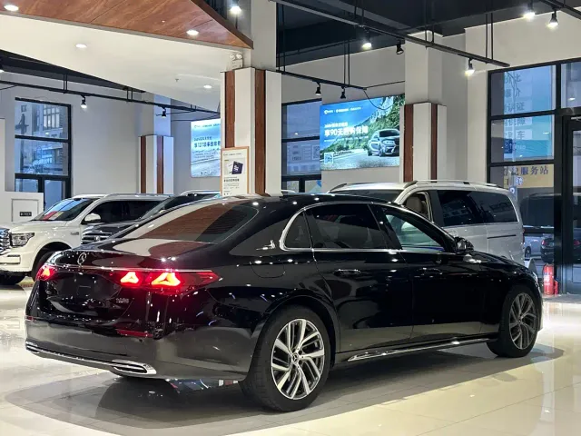 Mercedes-Benz E-Class — Фото автомобиля 26