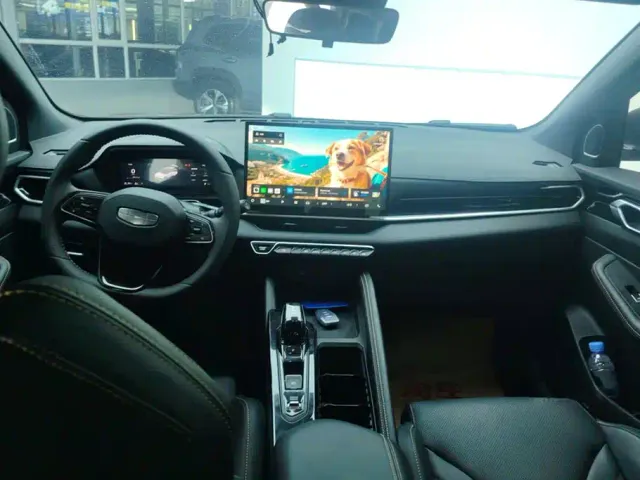Geely Binyue — Фото автомобиля 12