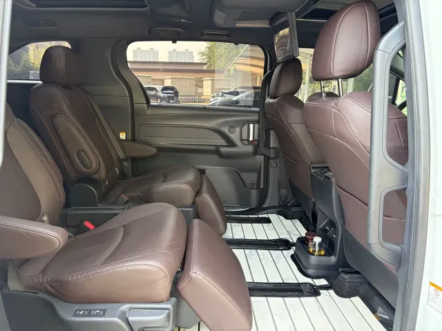 Toyota Sienna — Фото автомобиля 13