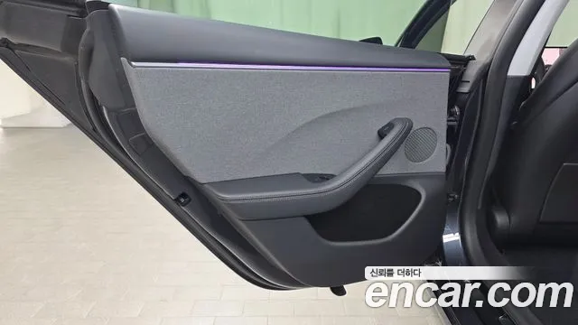 Tesla Model 3 — Фото автомобиля 14