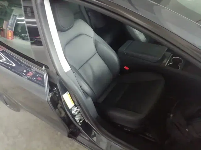 Tesla Model 3 — Фото автомобиля 24