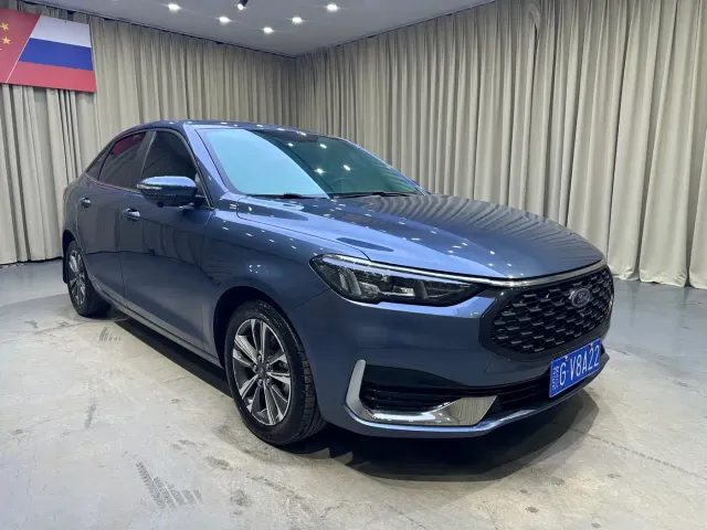 Ford Escort — Фото автомобиля 3