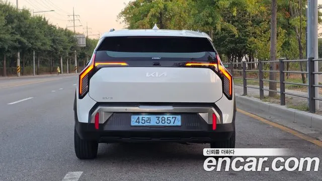 Kia EV3 — Фото автомобиля 4