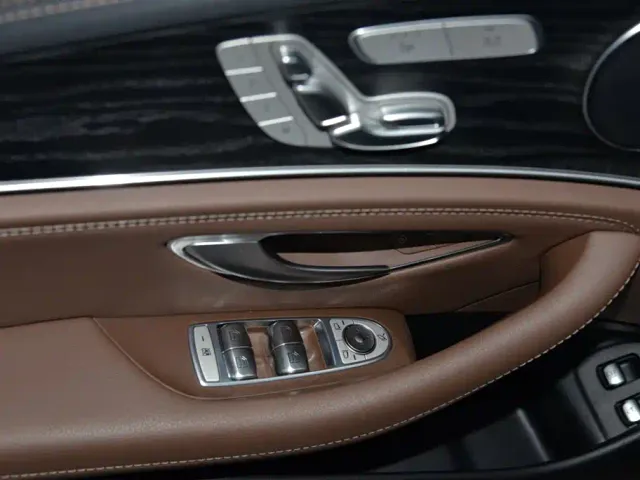 Mercedes-Benz E-Class — Фото автомобиля 7