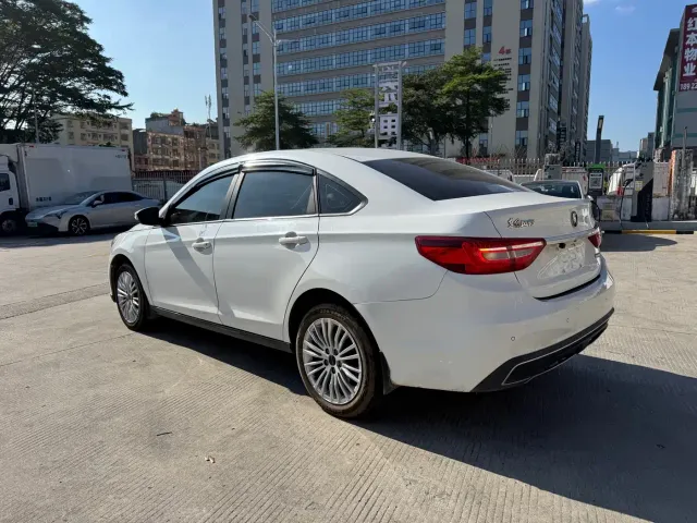 Forthing Fengxing S50EV — Фото автомобиля 5