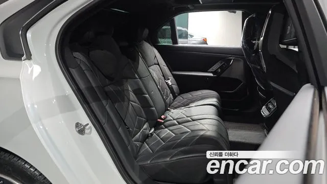 BMW 7-Series 7 серия (G70) 740i sDrive M Sport — Фото автомобиля 10