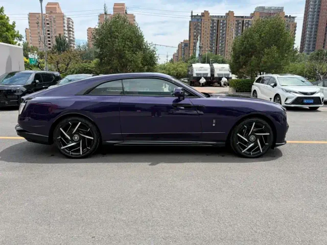 Rolls-Royce Spectre — Фото автомобиля 4