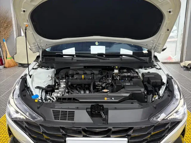 Hyundai Elantra — Фото автомобиля 9