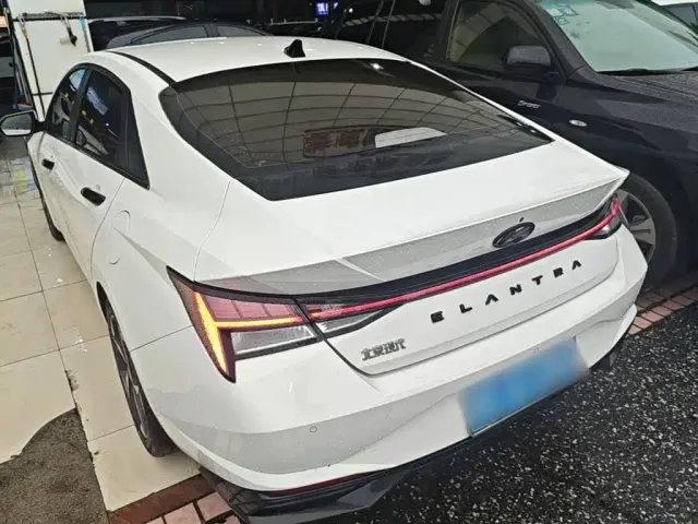 Hyundai Elantra — Фото автомобиля 4