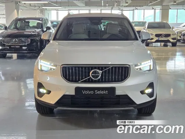 Volvo XC40 — Фото автомобиля 3