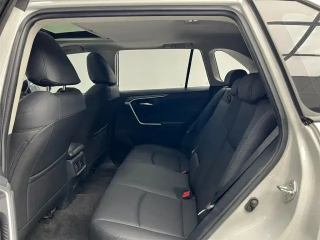 Toyota RAV4 — Фото автомобиля 18