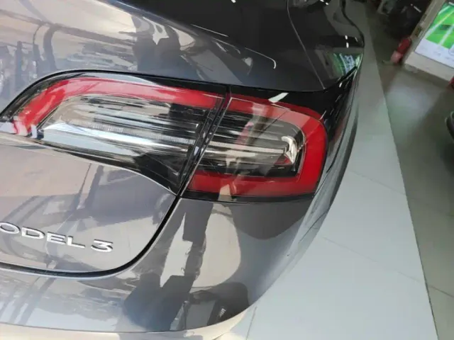 Tesla Model 3 — Фото автомобиля 7