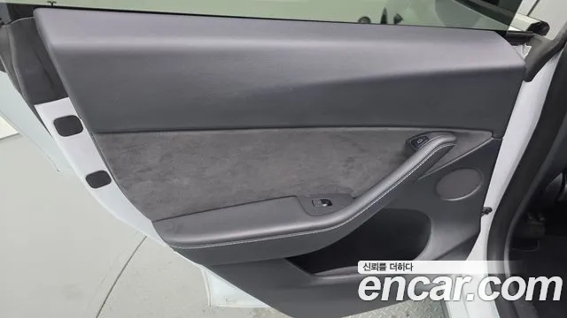 Tesla Model Y — Фото автомобиля 18