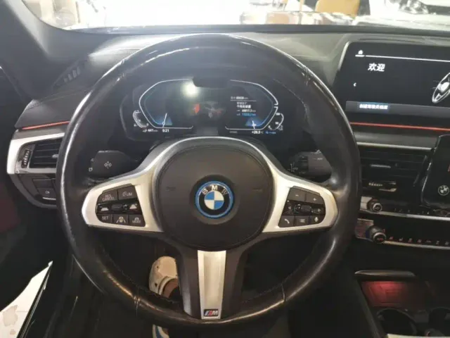 BMW 5 Series — Фото автомобиля 10