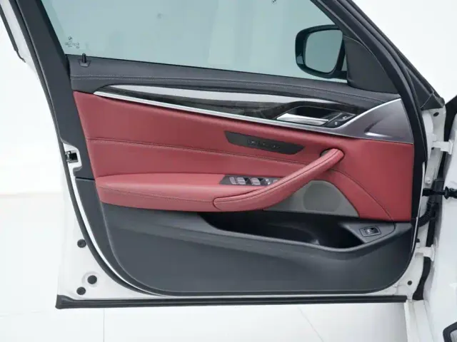 BMW 5 Series — Фото автомобиля 14