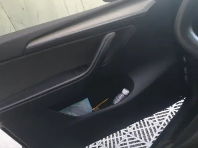 Tesla Model Y — Фото автомобиля 7