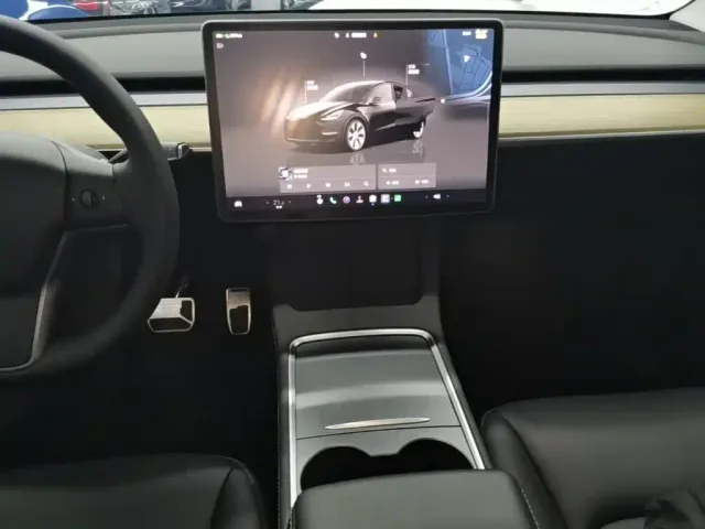 Tesla Model Y — Фото автомобиля 12