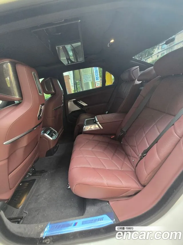 BMW i7 G70 — Фото автомобиля 6