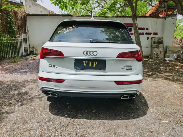 Audi Q5L — Фото автомобиля 5