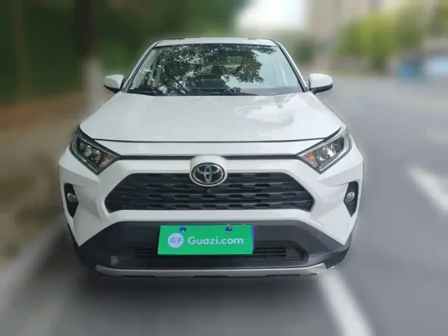 Toyota RAV4 — Фото автомобиля 2