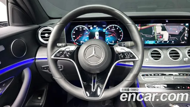 Mercedes-Benz E-Class — Фото автомобиля 12