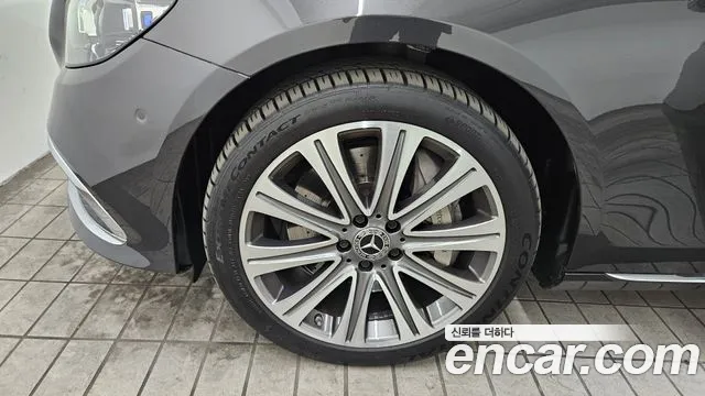 Mercedes-Benz E-Class — Фото автомобиля 5