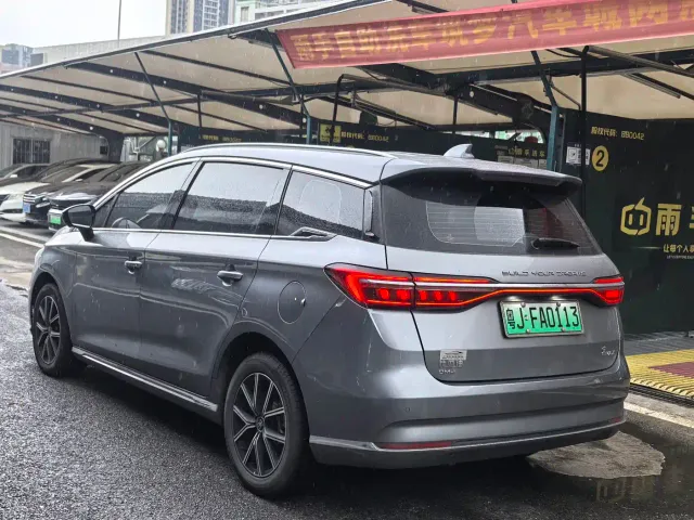 BYD Song MAX — Фото автомобиля 4