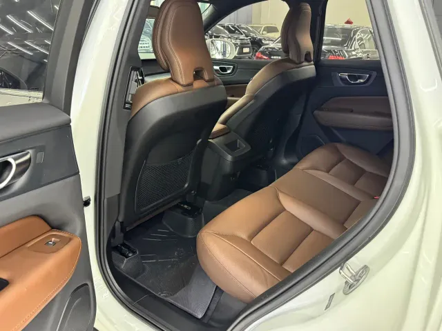 Volvo XC60 — Фото автомобиля 6