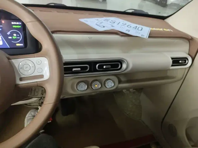 Wuling Hongguang Mini EV — Фото автомобиля 12