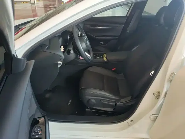 Mazda Axela — Фото автомобиля 13