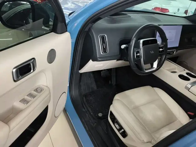 Li Auto L7 — Фото автомобиля 15