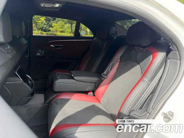 Bentley Flying Spur — Фото автомобиля 11