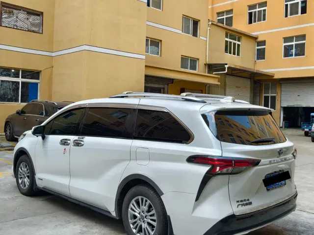 Toyota Sienna — Фото автомобиля 22