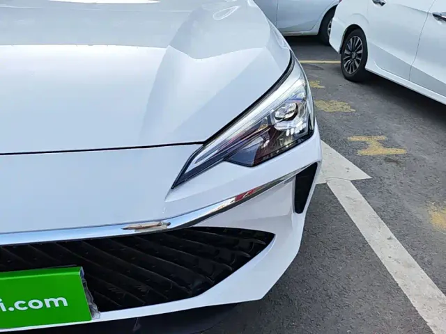 Roewe i5 — Фото автомобиля 23