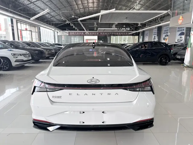 Hyundai Elantra — Фото автомобиля 13