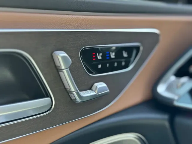 Mercedes-Benz E-Class — Фото автомобиля 16