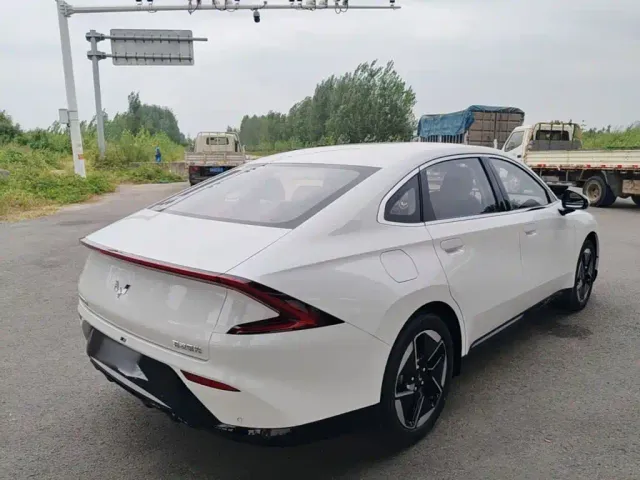 Wuling Starlight — Фото автомобиля 6