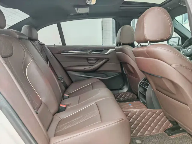 BMW 5 Series — Фото автомобиля 15