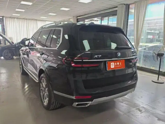 BMW X7 — Фото автомобиля 4