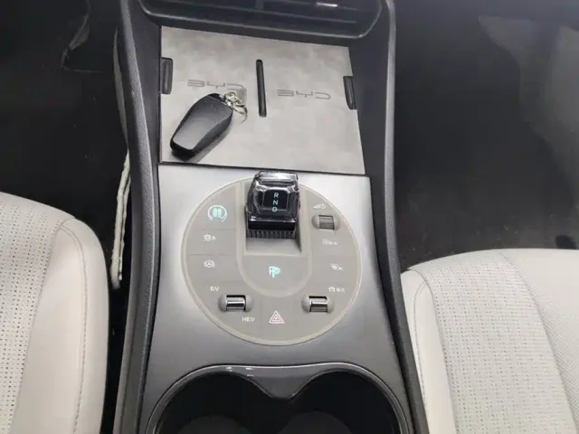 BYD Seal 05 DM-i — Фото автомобиля 16