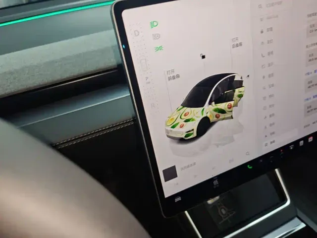 Tesla Model Y — Фото автомобиля 13