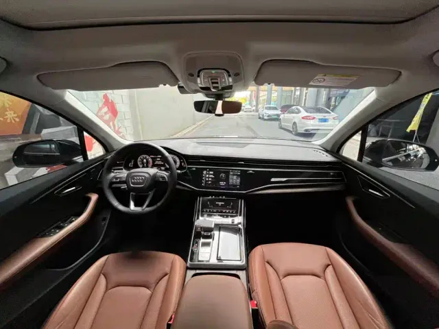 Audi Q7 — Фото автомобиля 11