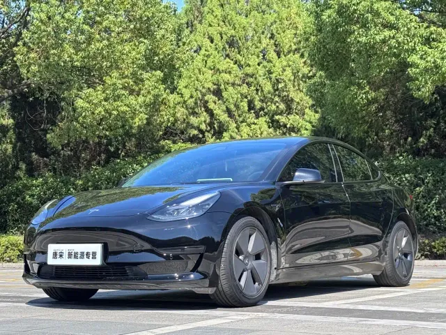 Фотография автомобиля — Tesla Model 3